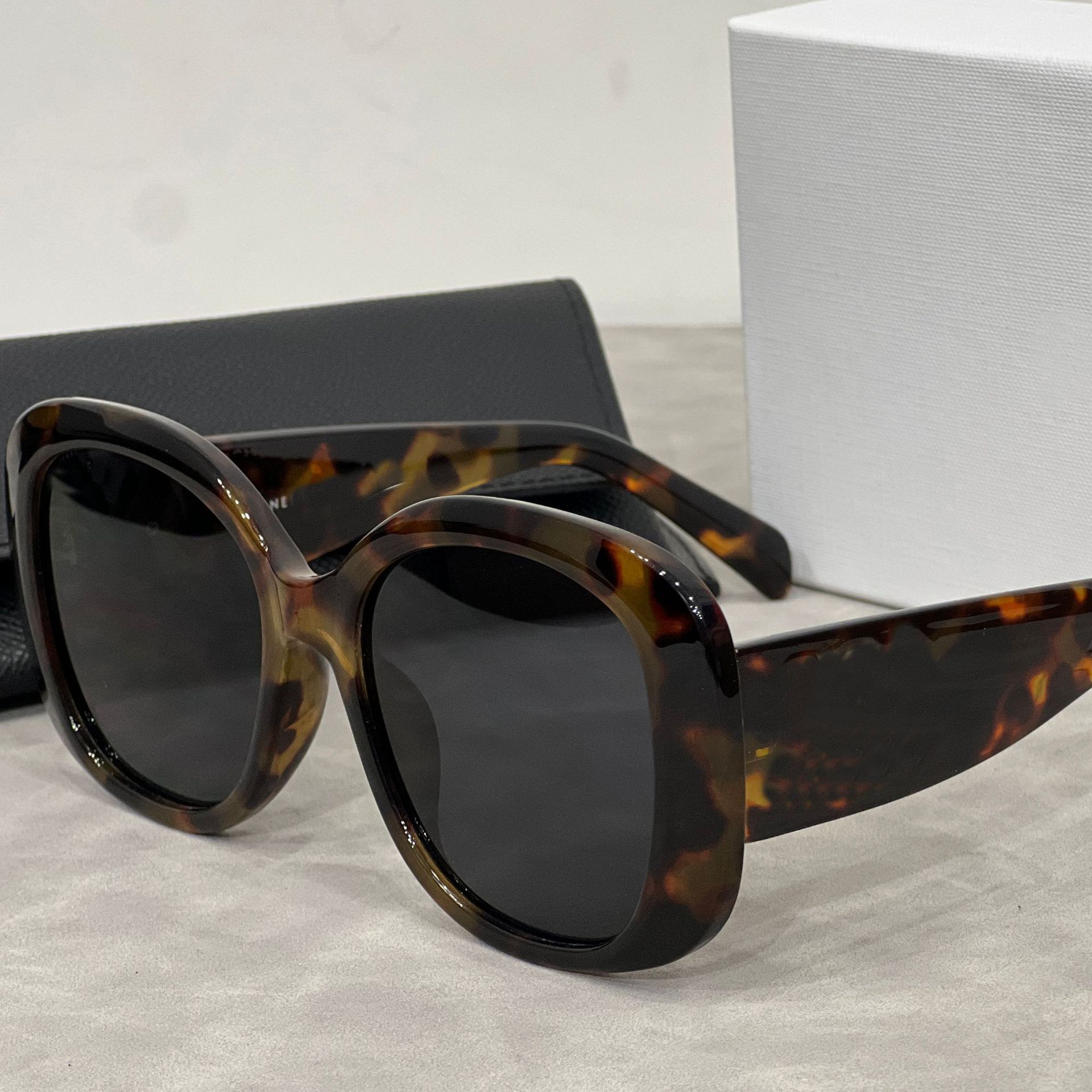 Triumfikaar Suure raamiga Unisex Trendikas Mood Vabaaja Välistingimustes Päikeseprillid Prillid_voghion.com