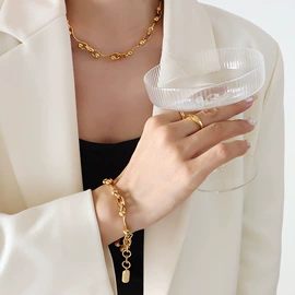 项链;耳环;戒指