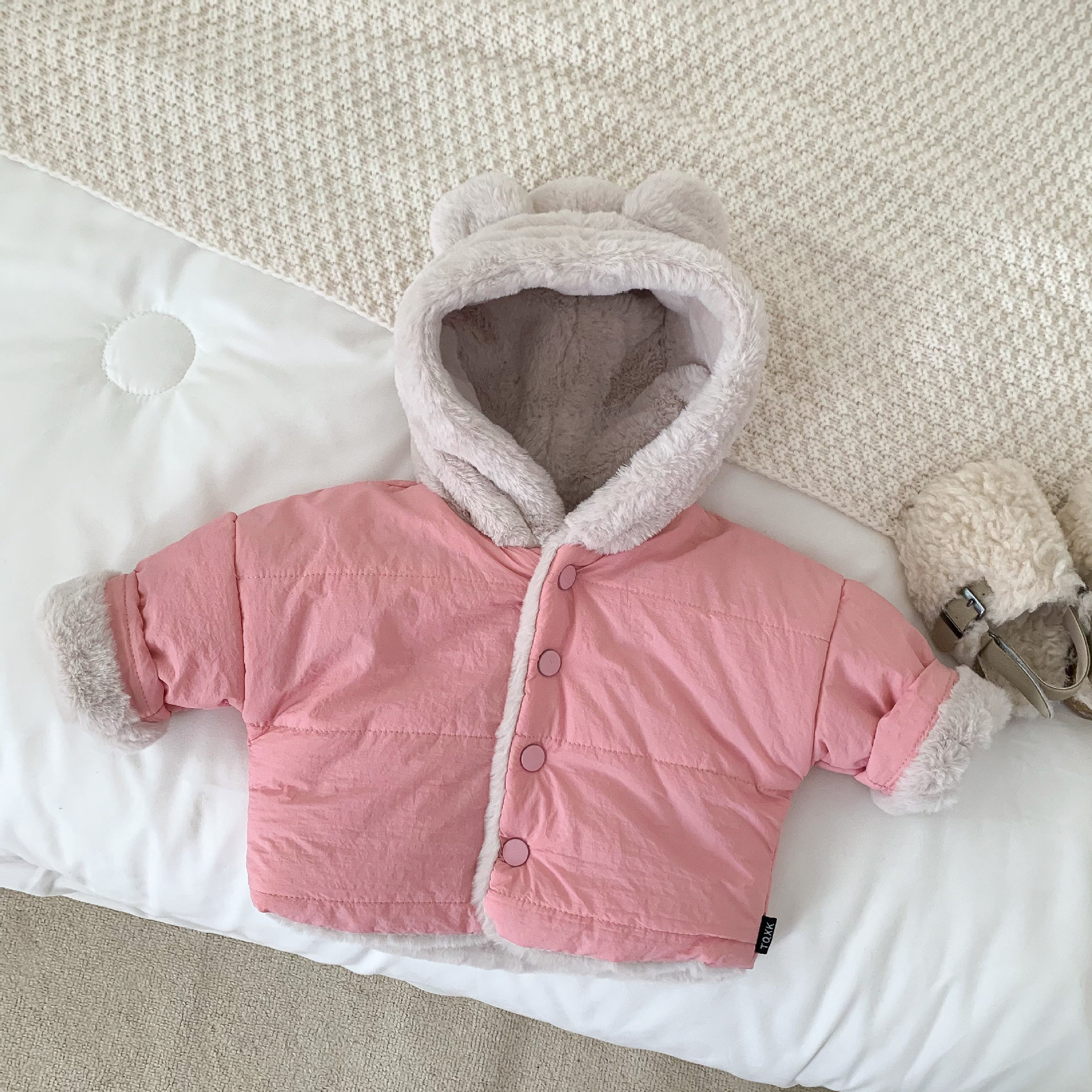 Estilo coreano ropa para niños y niñas neutral engrosada color sólido superior caliente con capucha versátil casual moda oso abrigo de invierno