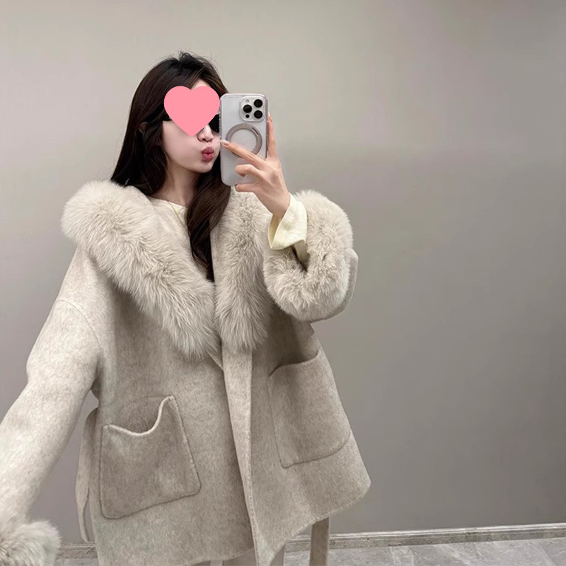 Expatriate Daughter-In-Law's Wool Coat for Women, Super Stylish in Winter, Short Woolen Coat with Faux Fox Fur Collar