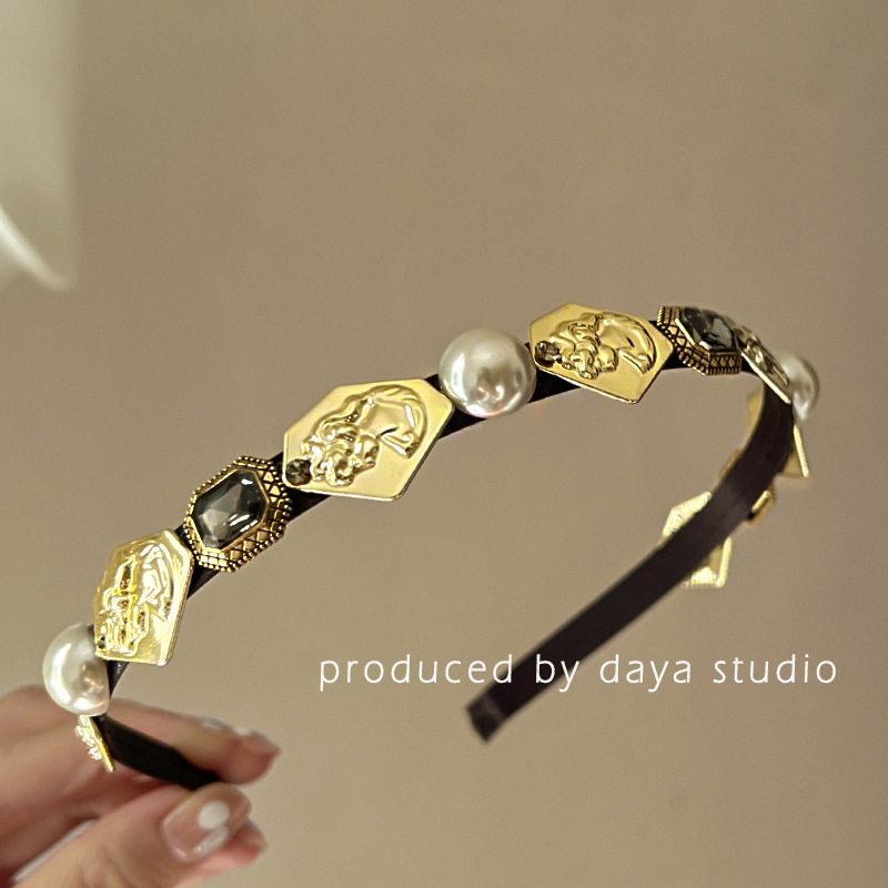 Windsor Castle French Style Retro Figure Pearl Gem Headband Light Luxury Niche Design Elegant Headband