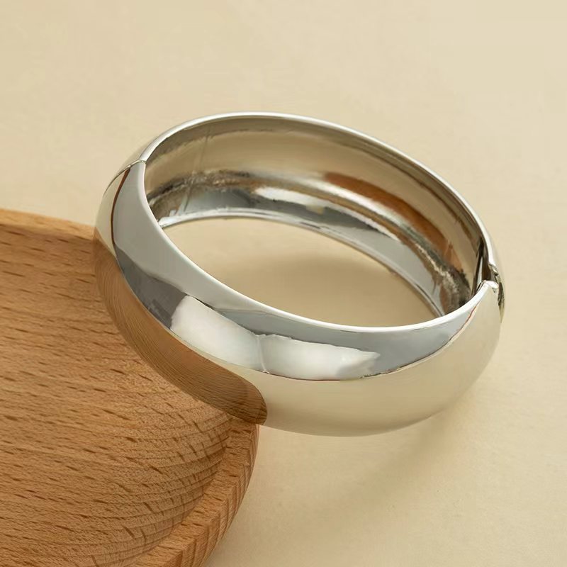 Europa y los Estados Unidos lujo transfronterizo diseño ligero de la industria pesada sensación pulsera metálica brillante abertura pulsera geometría minimalista personalidad amplia joyas