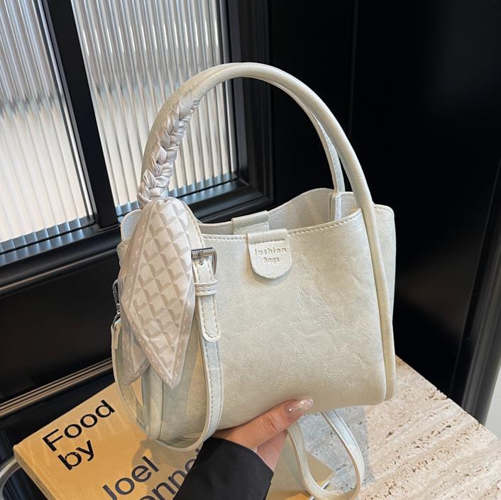 Cestas de verduras portátiles de moda simple 2024 nueva bolsa de mujer estilo extranjero versátil bolso de cubo de alta calidad nicho mochila