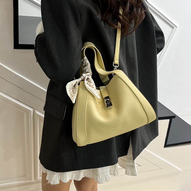 Bolso de mano de textura de alta calidad para mujer 2025 nuevo estilo nicho bolso de cubo de un solo hombro mensajero cesta de verduras bolso de viaje