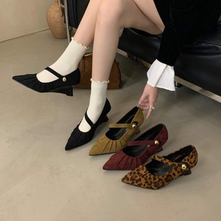 С���OӋ�м��^�ް��˸���ЬŮ2024���＾�¿�q��\�ڸ߸�Ь