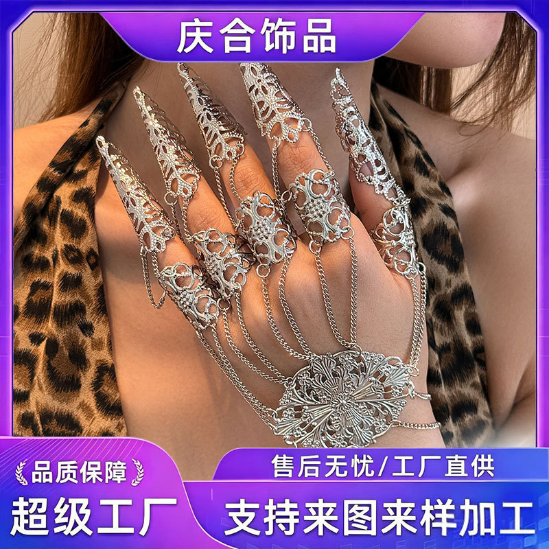 Exaggerated and Fun Halloween Cone-Shaped Tassel Nail Wrist Chain, Adjustable Fashion Bracelet, European and American Style Finger Chain