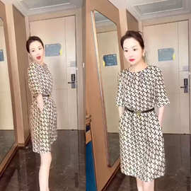 高贵名媛印花圆领连衣裙女2024秋季新款轻奢遮肉显瘦中长裙