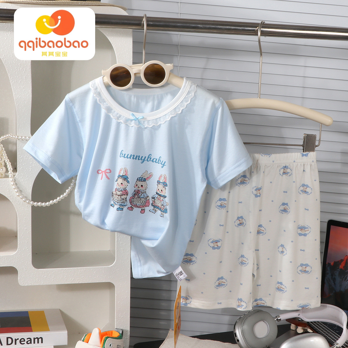 Conjunto de verano de pantalones cortos de manga corta de lyocell para niños y niñas, ropa de dibujos animados con efecto refrescante para niñas.