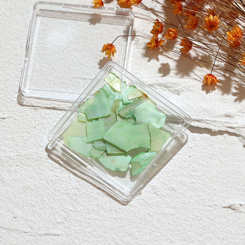 Manicuría irregular conchas de color fantasma rojo en línea con el mismo tipo de abalón natural ultra delgado fragmentos japoneses de decoración de uñas