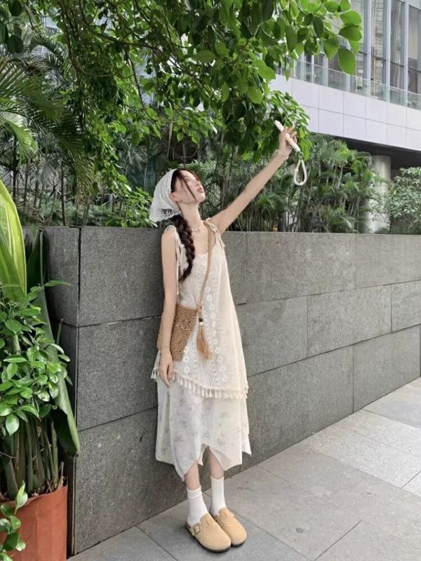 海辺のリゾート風サマードレス、女性らしい夏の雰囲気、超おしゃれなプリントとフリンジ付きビーチロングドレス|undefined