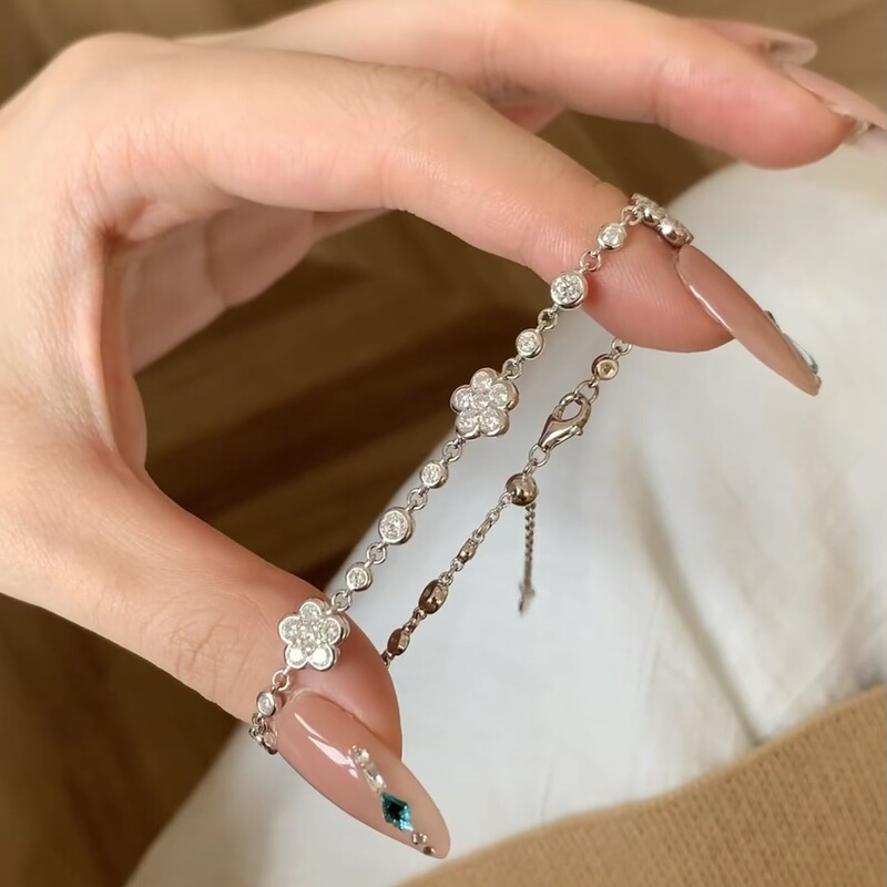 Korean Version Ins Small Flower Bubble Bracelet for Women with Floral Design, Adjustable Push-Pull Bracelet