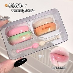Cappuviniの果物は柔らかくて柔らかい唇の膜にあふれています。