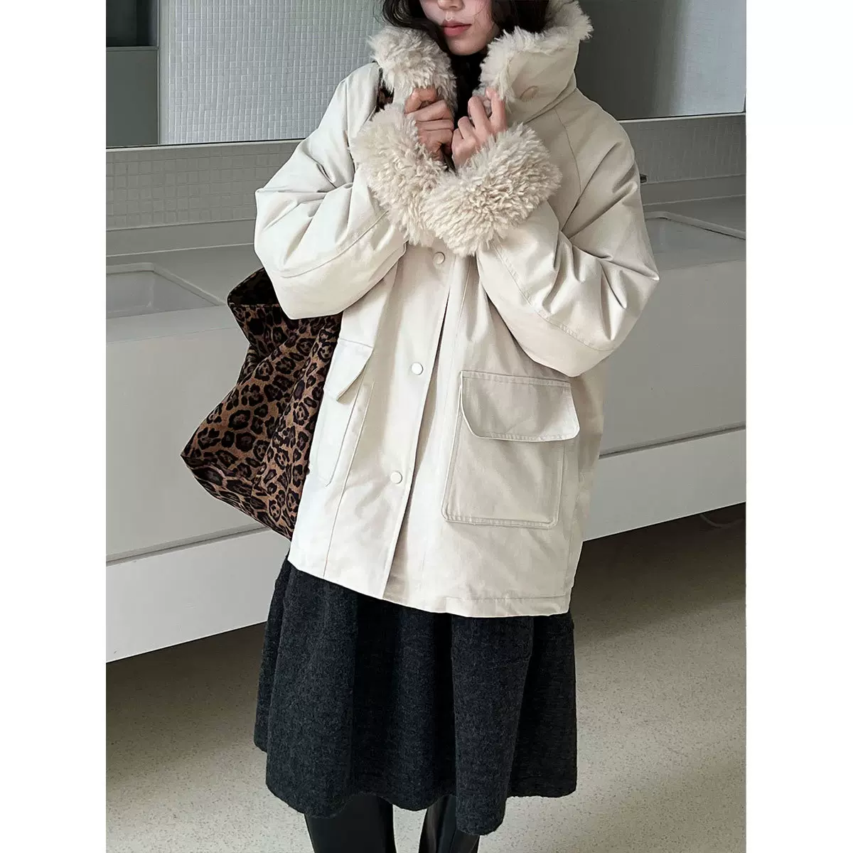 鹿西 羊羔毛翻领派克服90白鸭绒外套女秋冬新款加厚保暖羽绒服Y93