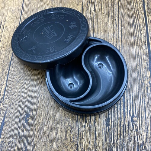 4-inch round black plastic ancient horse inkstone Bagua ink cartridge Tai Chi ink cartridge dual-purpose ink grinding ink sea ink pool wholesale
