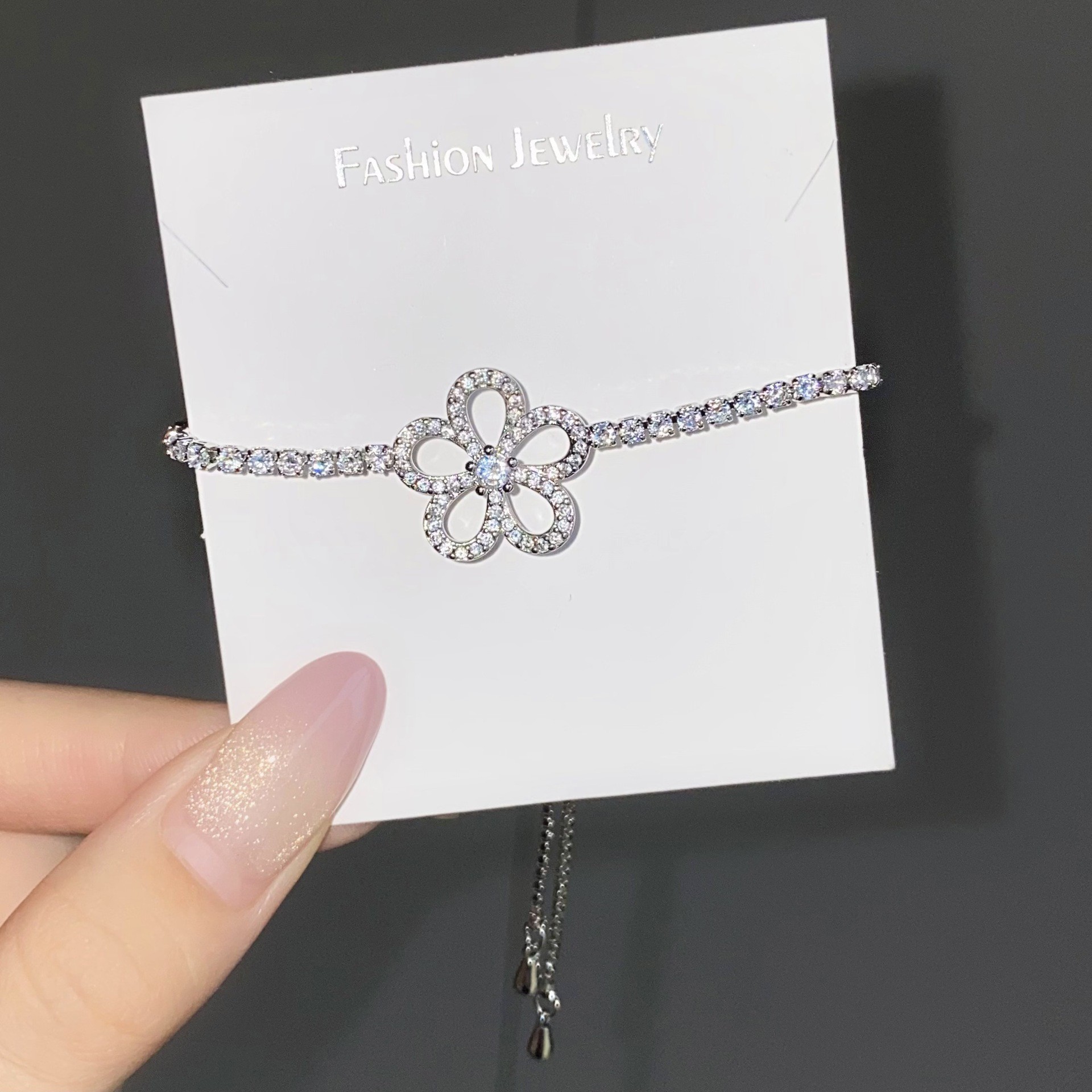 Pulsera de flor de cinco pétalos con diamantes completos 82