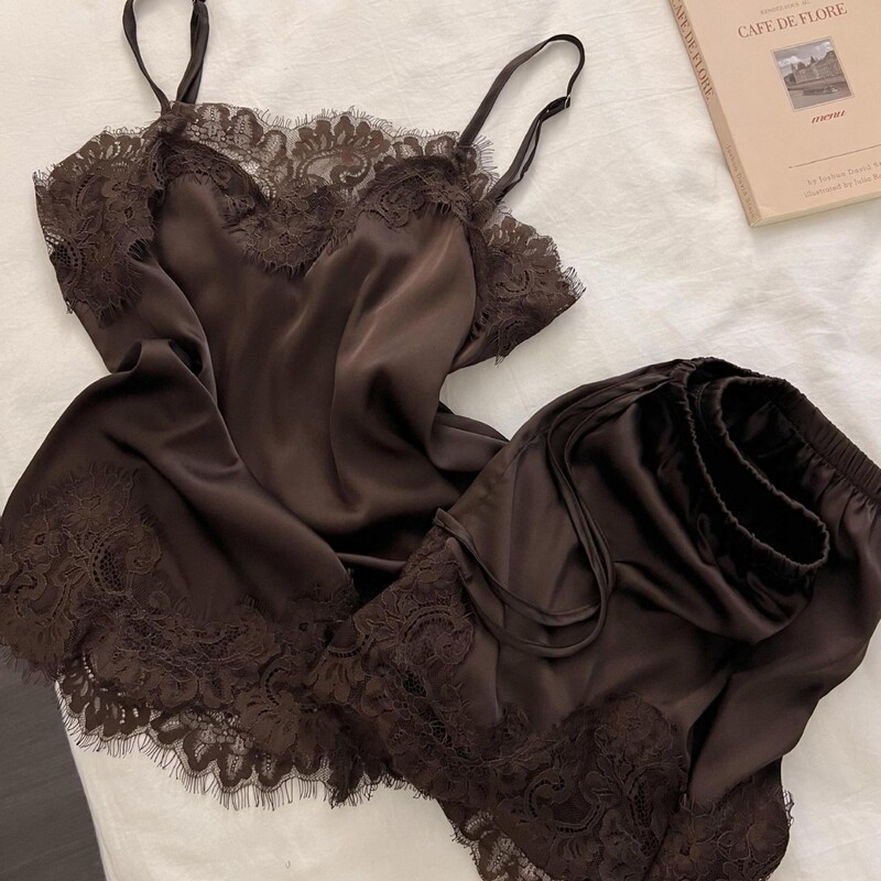 Ice silk elastic ribbed strap pajamas with chest pads, brown summer women's camisole shorts with lace trim, sexy home wear set Ice silk elastic ribbed strap pajamas with chest pads, brown summer women's camisole shorts with lace trim, sexy home wear set