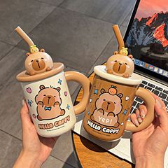 可爱卡皮巴拉搪胶桌面手柄杯大容量坚固提环便携茶隔设计水杯