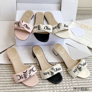 26�¿�D��ĸ�����Y����һ����Ůƽ�כ���Ь�r�аٴ��⴩�ָ���Ь