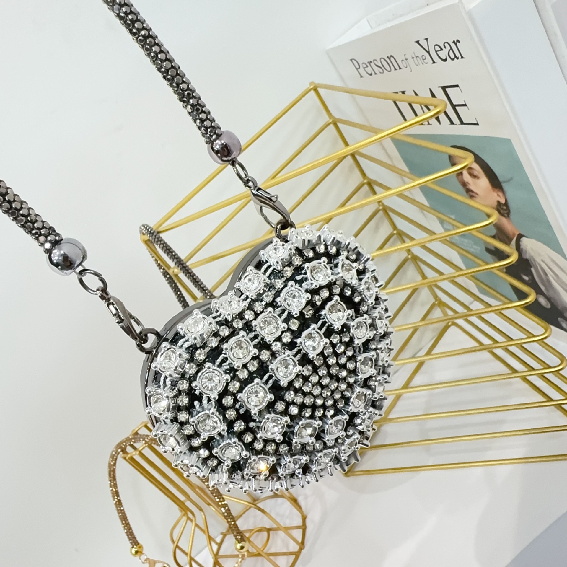 240g Weight Magnetic Buckle Closure Type Single Shoulder Strap Strap Type Shoulder Bag Bags Type Party Occasion Acrylic Material Women's Backpack Backpack Heart Shape Pattern All Seasons Season Women's Gender Elegant Style Heart-shaped Shape Arylic Heart Shape Heart-shaped Evening Bags 25