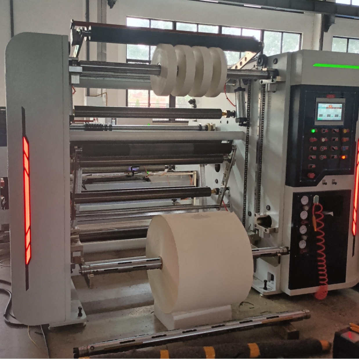 胜钥牛皮纸 复卷纸 白卡纸 淋膜纸 铝箔高速分切复卷机