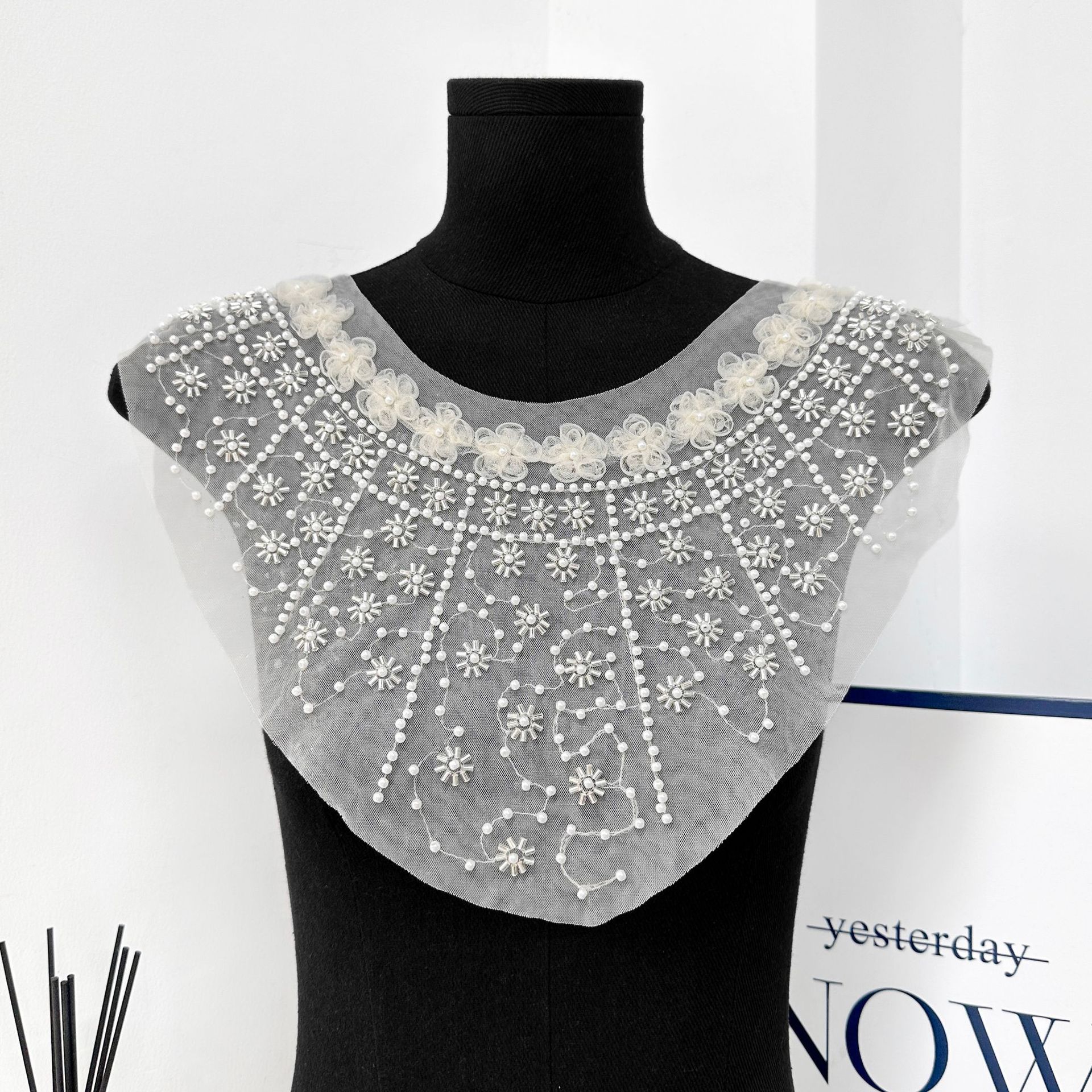 Parche de cuello de encaje de alta gama con bordes de perlas con diamantes de agua 3D estereoscopic relieve transformación de ropa / accesorios de boda