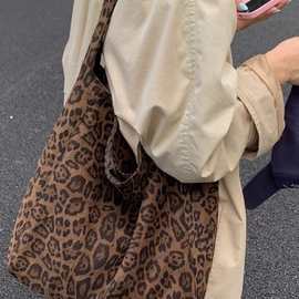 慵懒松弛感复古豹纹包包女2026新款大容量托特包秋冬通勤单肩大包