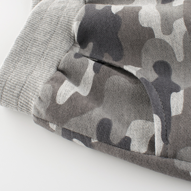27 niños pantalones de camuflaje para niños al por mayor 2023 verano nuevos niños pantalones cortos delgados de una sola pieza de entrega