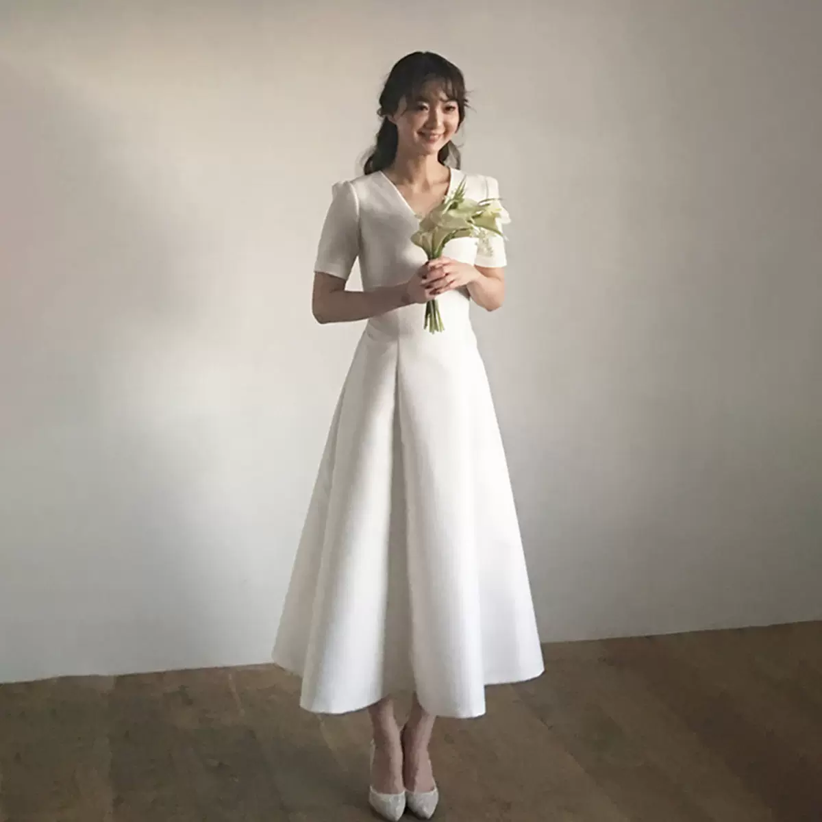 韩式轻婚纱缎面中长款短袖遮手臂显瘦简约户外旅拍订婚领证小礼服