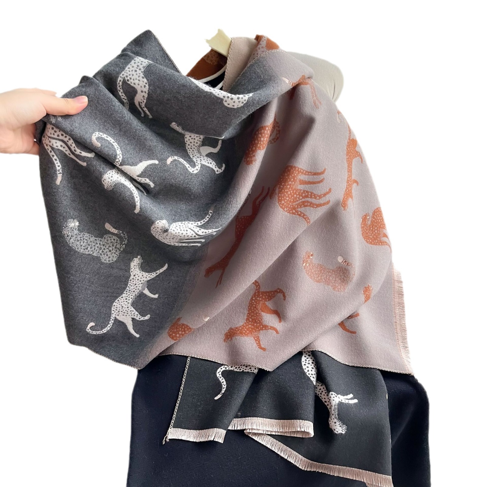 Coreana de dibujos animados de color leopardo largo engrosado bufandas cálidas mujeres retro invierno invierno imitación chal de cashmere