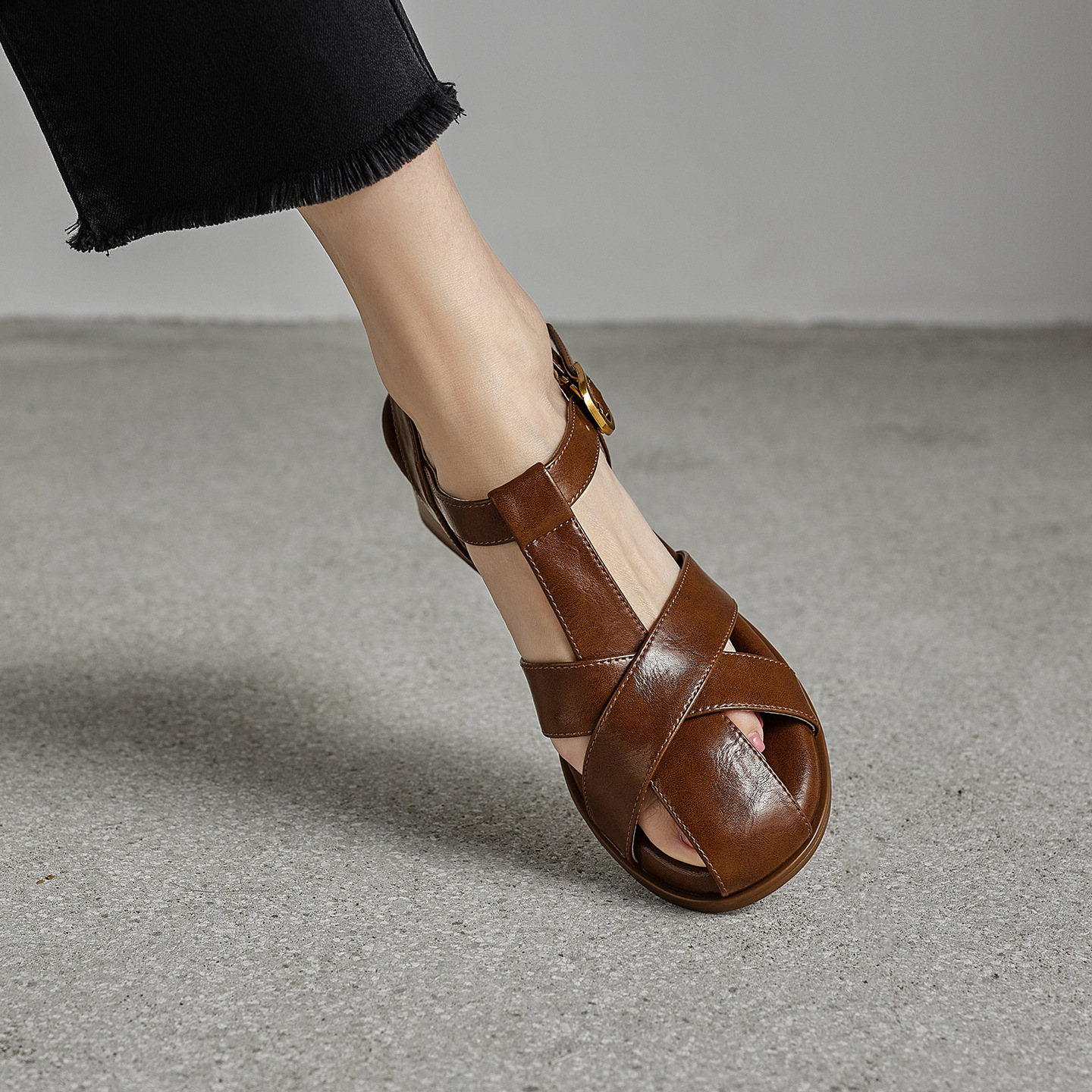 Sandal nữ cao gót quai T dệt kiểu La Mã cổ điển — màu nâu