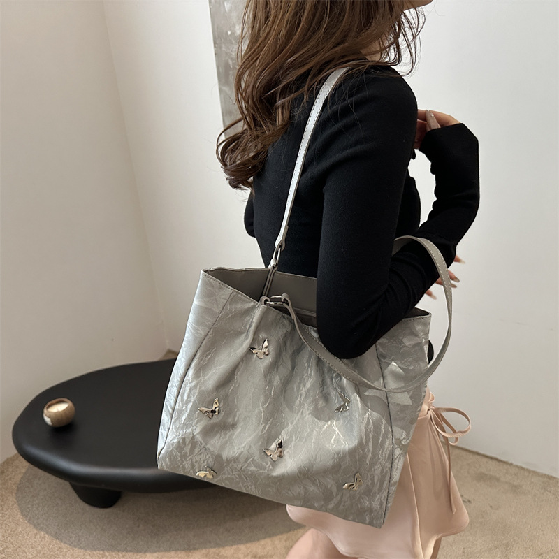 Bolso de viaje popular de gran capacidad de este año 2024 nuevo arco de moda bolso de hombro de mujer bolso universal