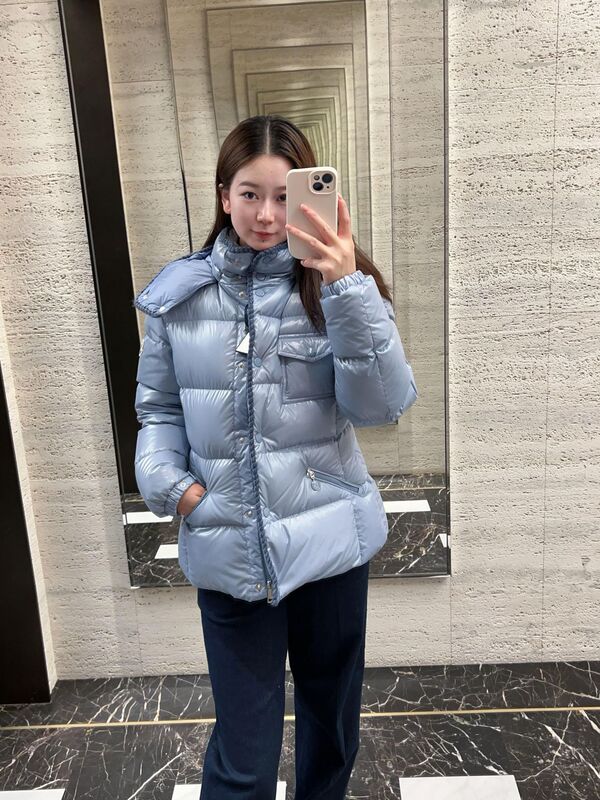 「小蛮腰」Mo家 2025年 Glareins编织饰边连帽漆皮短款羽绒服蒙口|undefined
