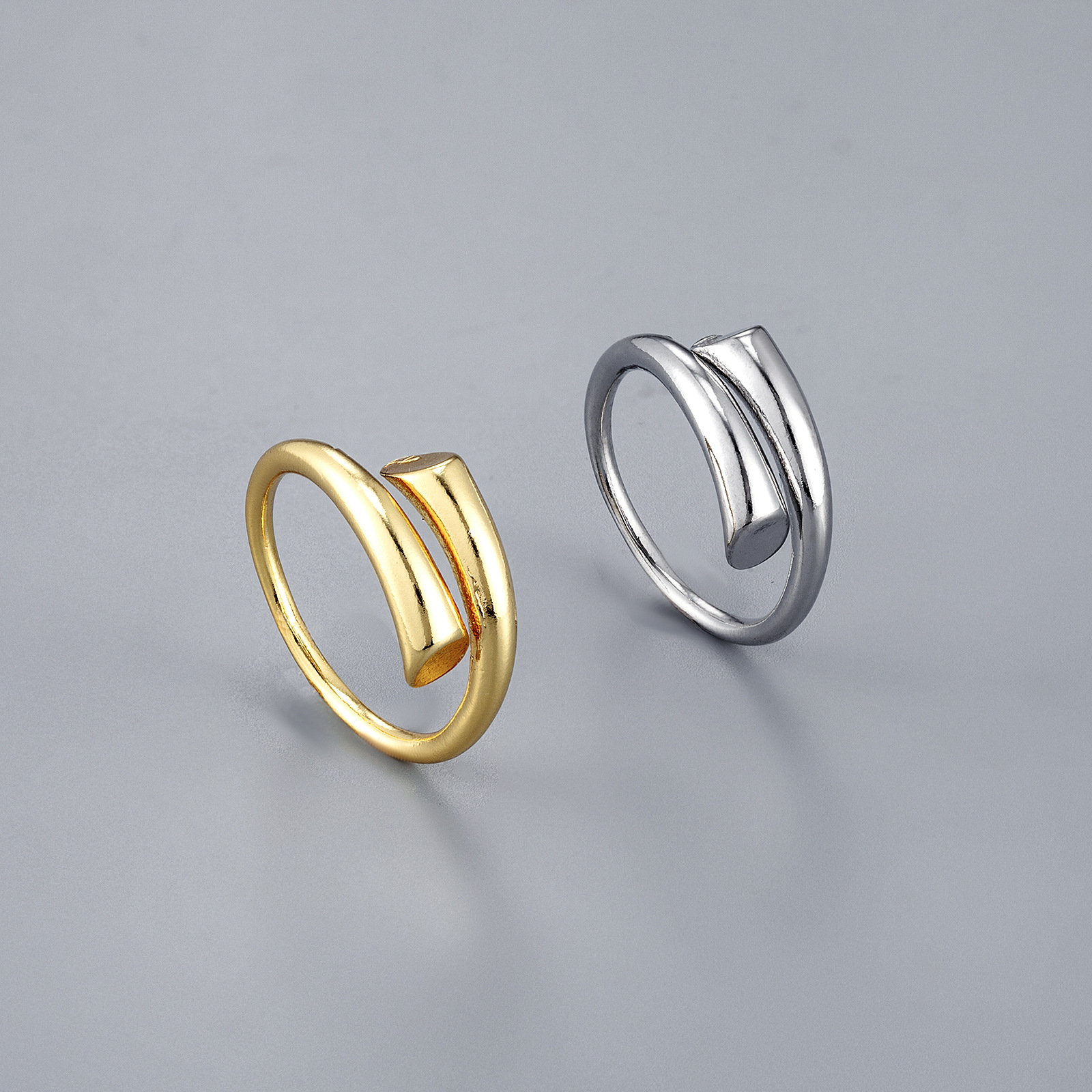 Design glossy fashionable creative brand ring for men and women