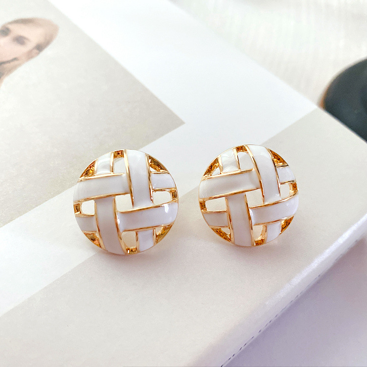 1 Pair Quantity 1 Pair Retro Geometric Plaid Alloy Enamel Hollow Out Women's Ear Studs