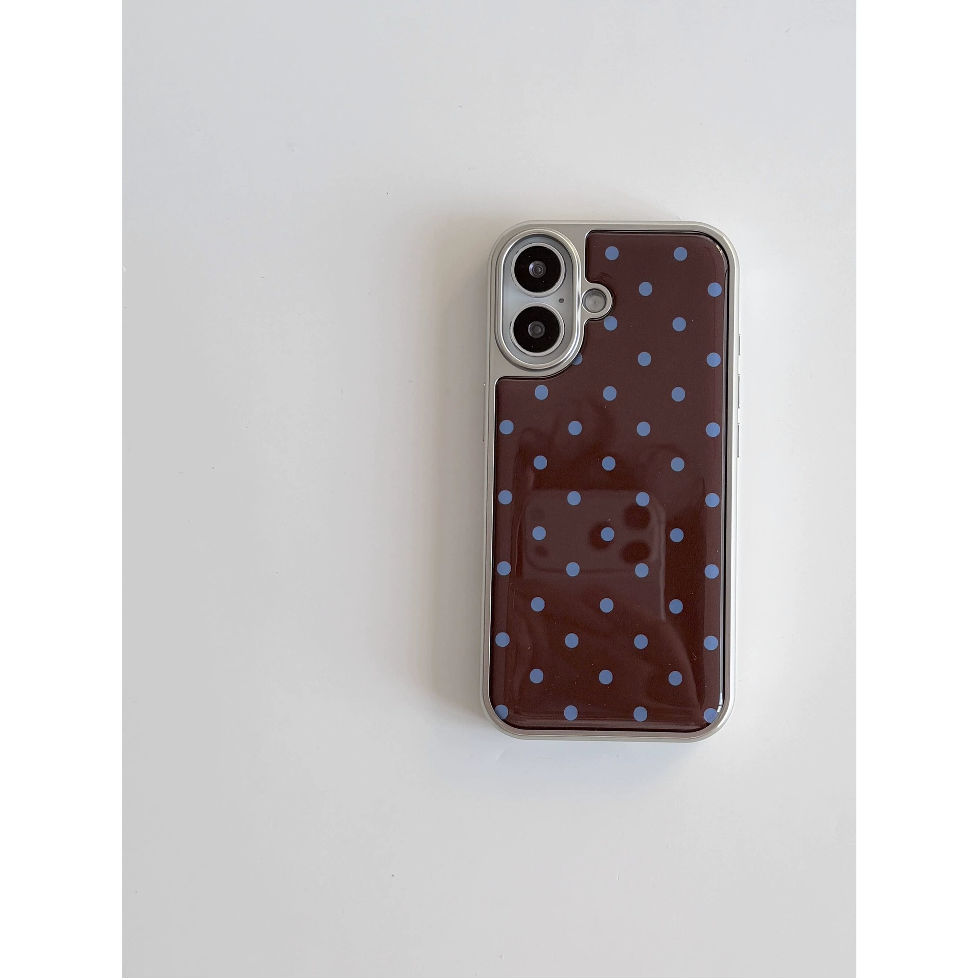 Чехол для телефона Apple iPhone 17 (совместимый) — защита от падений, коричневый в голубой горошек