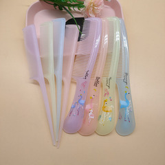 新しいプラスチックアニメのプリントは、櫛の2つのセットのアイデア美容櫛が折れにくい卸売り店のソースを提供しています