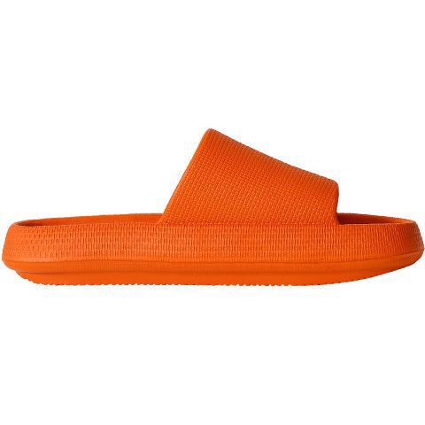 Thick-soled slippers with a 