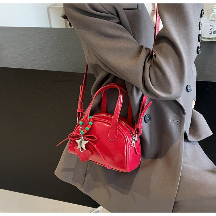 Women's Medium Pu Leather Heart Shape Streetwear Semicircle Zipper Dome Bag display picture 12