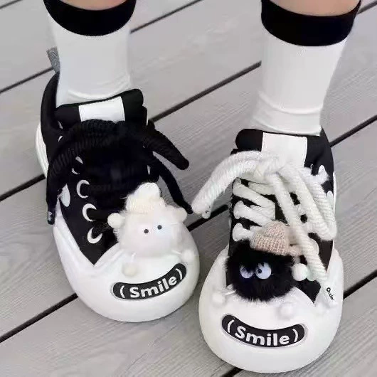 Гадкий милый с круглой головой и смеется на холстовых туфлях Летние 2023 новые мужские и женские туфли черно-белые туфли