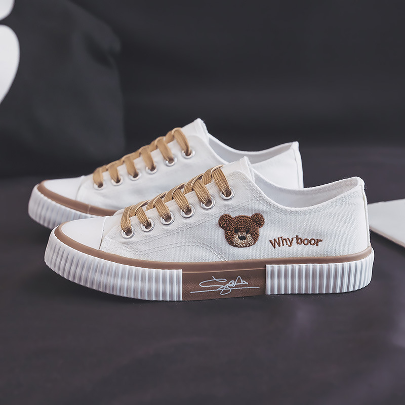Hombres y mujeres de nicho de diseño oso bordado zapatos de lona de las mujeres 2023 nuevo estilo coreano versátil zapatillas para estudiantes moda femenina