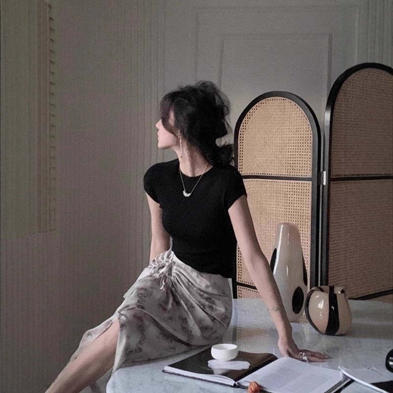 Seamless One-Piece Merino Wool Sweater for Women, Summer Thin Slim-Fit Round Neck with Small Flutter Sleeves, Knitted Base Layer