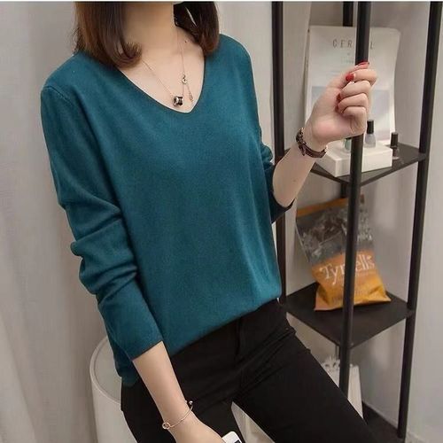 Large size women's autumn and winter knitting base shirt, plus-size sister sweater, loose and flattering, versatile top, trendy