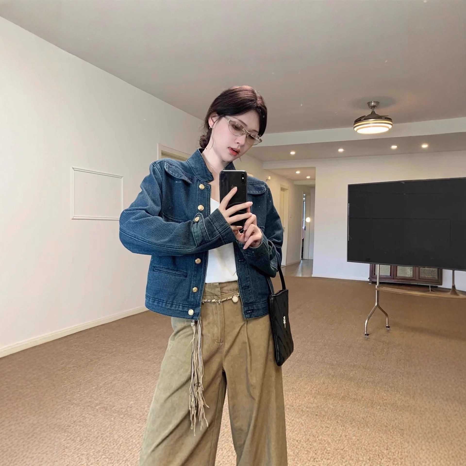 Vintage-style stand-up collar women's denim jacket, new autumn style, loose and casual, Chanel-inspired, off-the-shoulder jacket top.