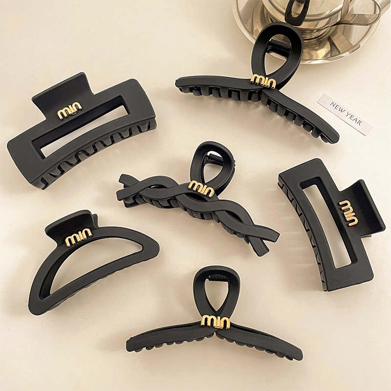 Pinza de pelo esmerilado negro horquilla femenina celebridad de Internet 2023 nueva Cabeza trasera clip de tiburón pelo Chuck clip de pelo tocado