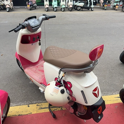 Helmet lock: Cute electric scooter rear