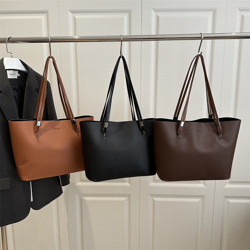 Retro capacious fashionable solid color one-shoulder bag for leisure