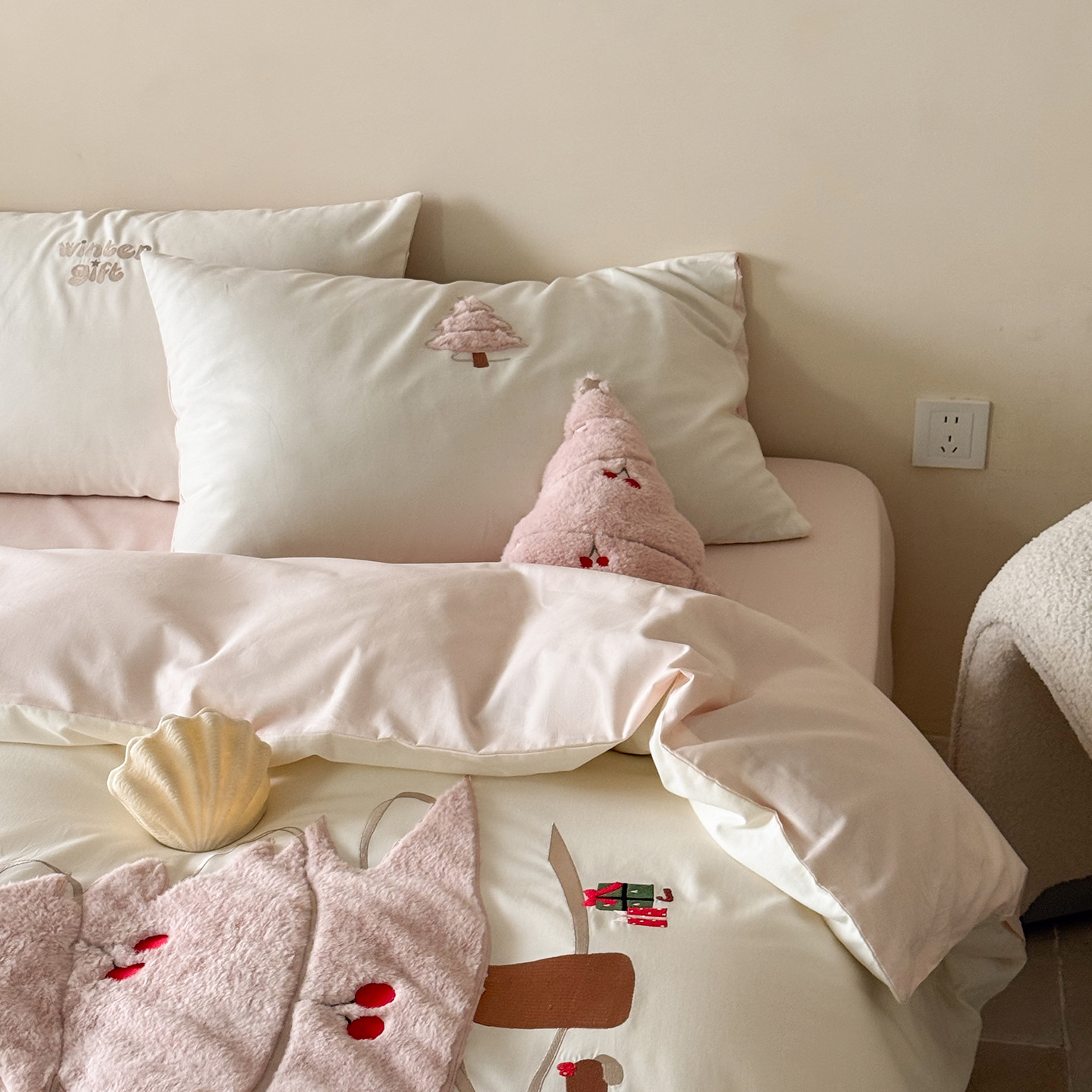 Luxury 100s Long-staple Cotton Bedding Set With Towel Embroidery_voghion.com