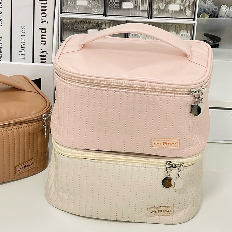Nueva bolsa de maquillaje de pastel portátil portátil nicho de viaje de alto valor facial adorable bolsa de almacenamiento de cosméticos para productos de cuidado de la piel