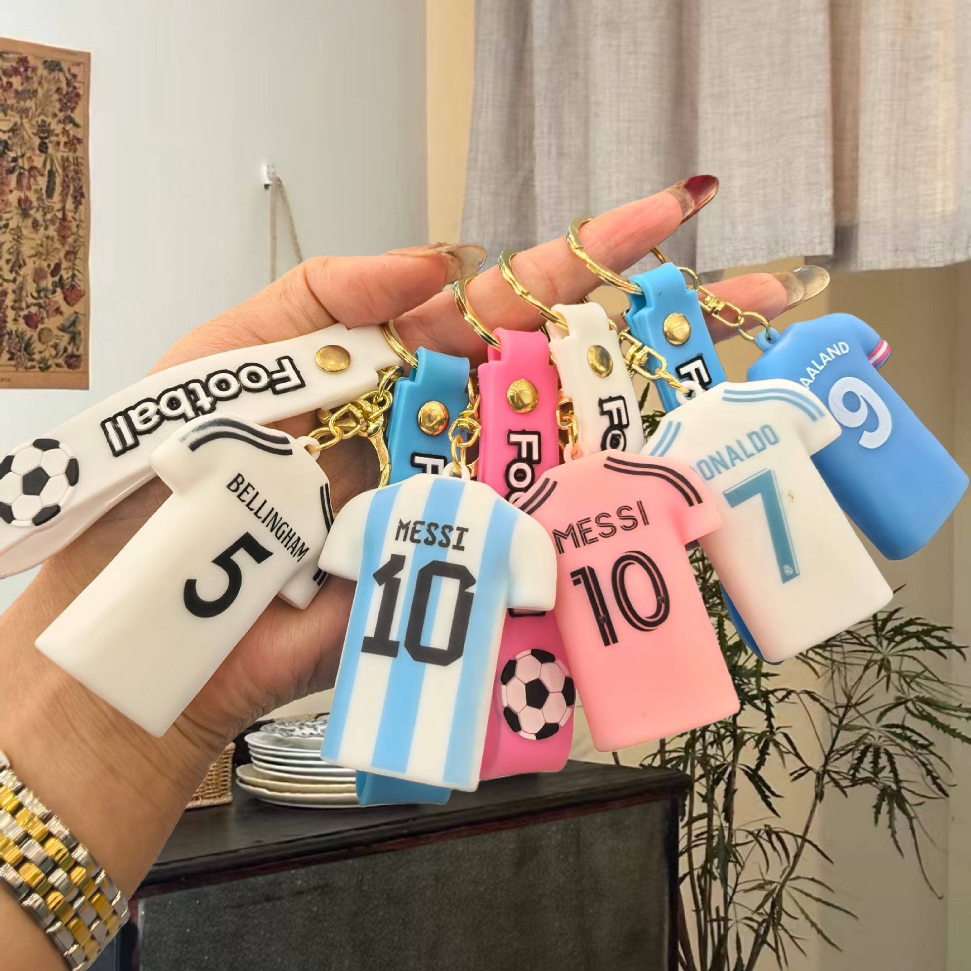 创新爆款仿真足球衣钥匙扣学生纪念挂饰 汽车包包配饰 小礼品批发