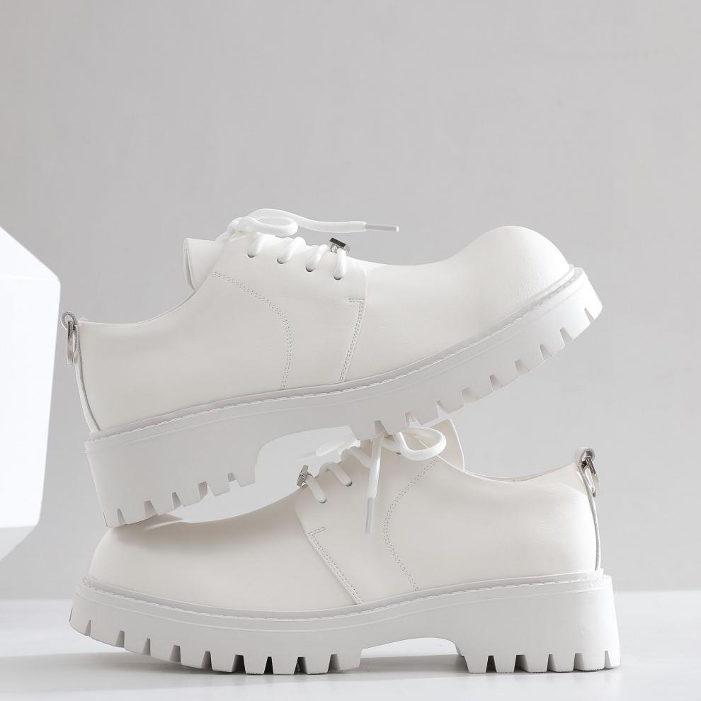 ShoeVault White Cleanfit Herrenschuh, Derby mit Zehensteg, der die Körpergröße erhöht und sich ideal für Pendler eignet, trendiges Ledermodell für Herren (2025)._voghion.com